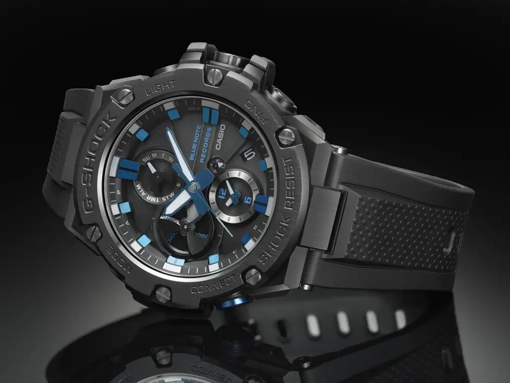 G-Shock X Blue Note записывает вид сбоку G-Shock X Blue Note записывает вид сбоку
