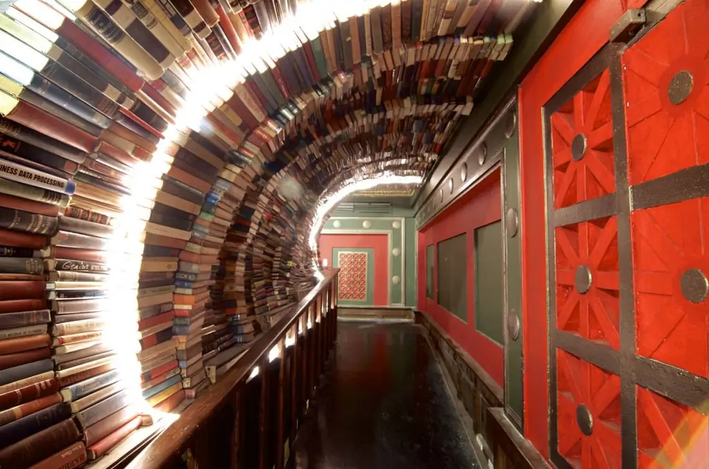 Книжные магазины и книжные ярмарки Книжные магазины и книжные ярмарки