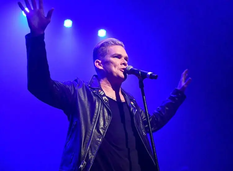 Вокалист Sugar Ray Марк МакГрат и другие артисты оглохли