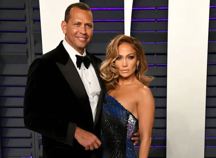 J.Lo Всего один камень не хватило до полной Перчатки Бесконечности после новой помолвки