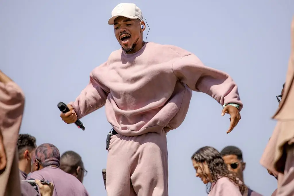 Chance The Rapper выступил на воскресной службе Канье Уэста Chance The Rapper выступил на воскресной службе Канье Уэста