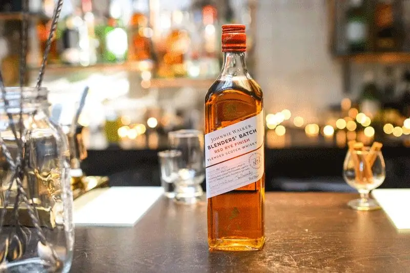 Купажированный виски: Johnnie Walker Red Rye Finish Купажированный виски: Johnnie Walker Red Rye Finish