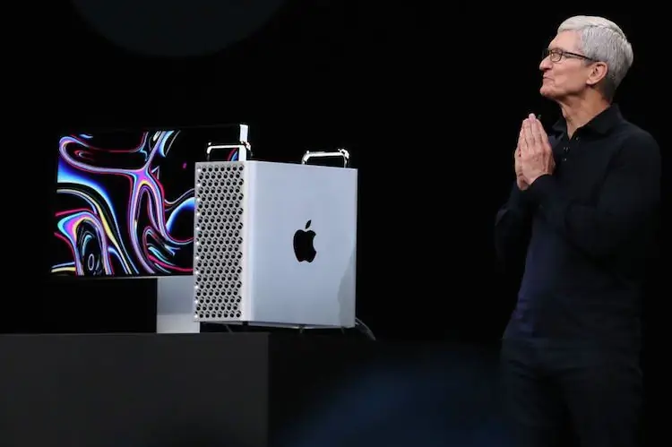 Дорогой новый Apple Stand поставляется с бесплатной чашкой пересахаренного лимонада Дорогой новый Apple Stand поставляется с бесплатной чашкой пересахаренного лимонада