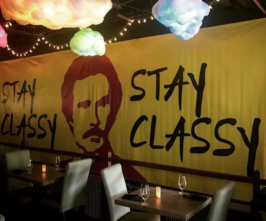 Бар Stay Classy, дань уважения Рону Бургунди Бар Stay Classy, дань уважения Рону Бургунди