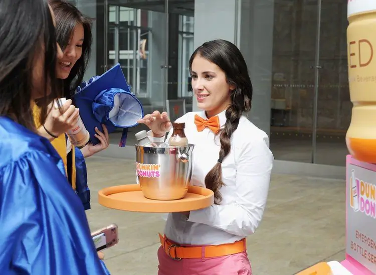 Тем временем во Флориде: менеджер Dunkin’ нанимает себя в качестве сотрудника (месяца), карманные чеки Тем временем во Флориде: менеджер Dunkin’ нанимает себя в качестве сотрудника (месяца), карманные чеки