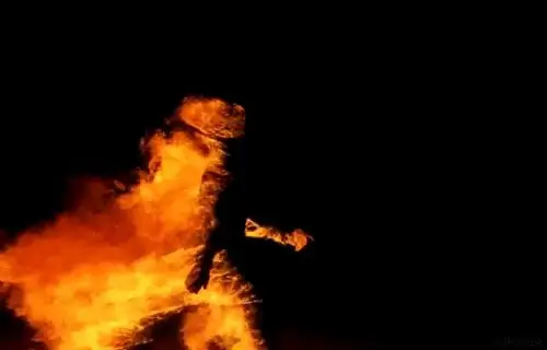 Вылить воду на пылающее чучело каждого Вылить воду на пылающее чучело каждого