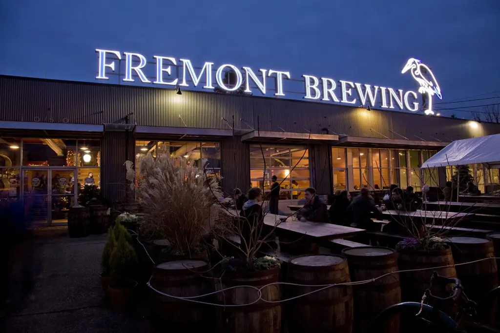Пивоваренная компания Fremont (Сиэтл Маринерс) Пивоваренная компания Fremont (Сиэтл Маринерс)