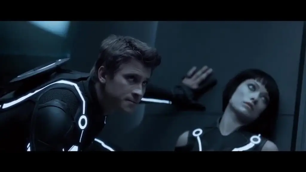 «Трон: Наследие» (2010) «Трон: Наследие» (2010)