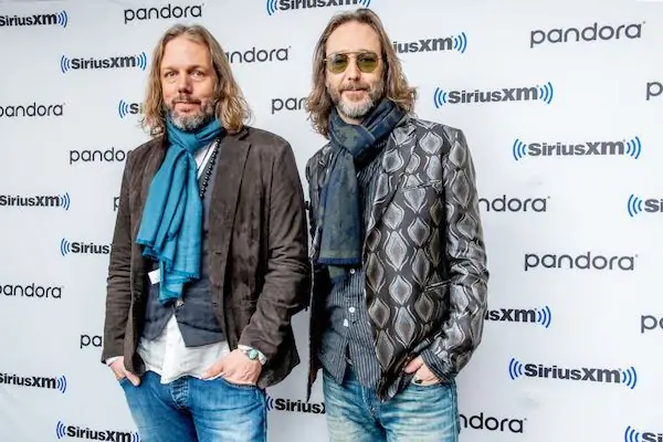 The Black Crows Fly Again: Robinson Brothers воссоединяются, объявляют тур в честь 30-летия Shake Your Money Maker)