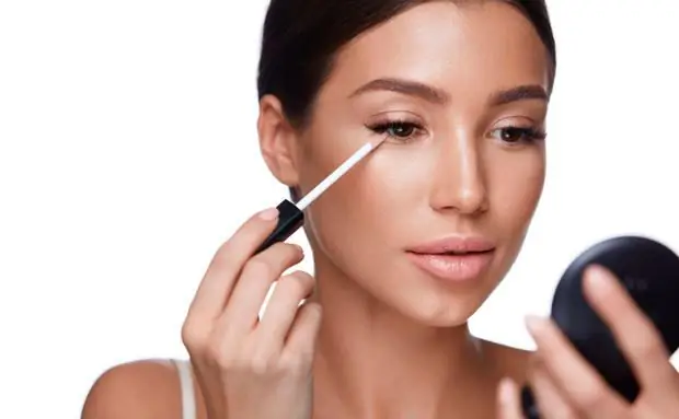 Micro-Concealing: наносили ли мы консилер неправильно в течение многих лет? Micro-Concealing: наносили ли мы консилер неправильно в течение многих лет?