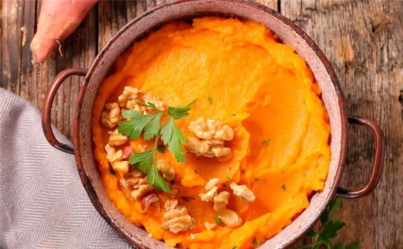 Вкусное пюре из моркови и сладкого картофеля с чипсами