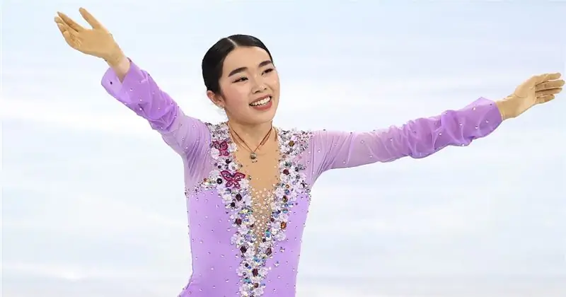 Платье для фигурного катания олимпийской чемпионки Карен Чен было создано ее мамой