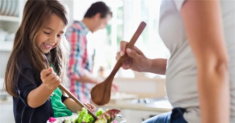 Лучший салатник: OXO Good Grips Salad Spinner