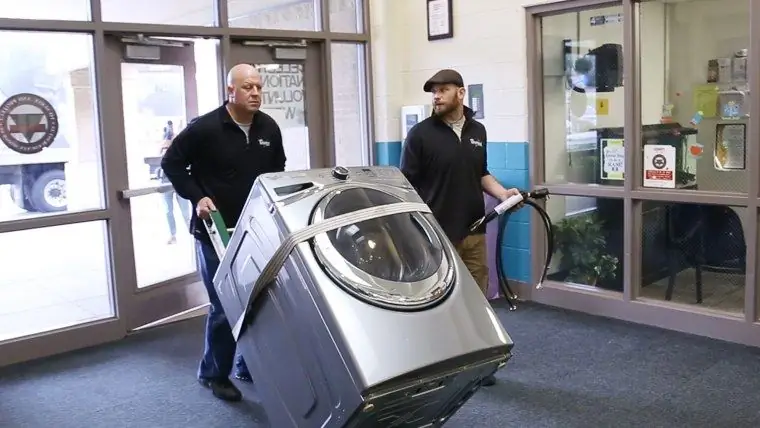 Программа, в рамках которой Whirlpool раздала стиральные и сушильные машины школам Программа, в рамках которой Whirlpool раздала стиральные и сушильные машины школам