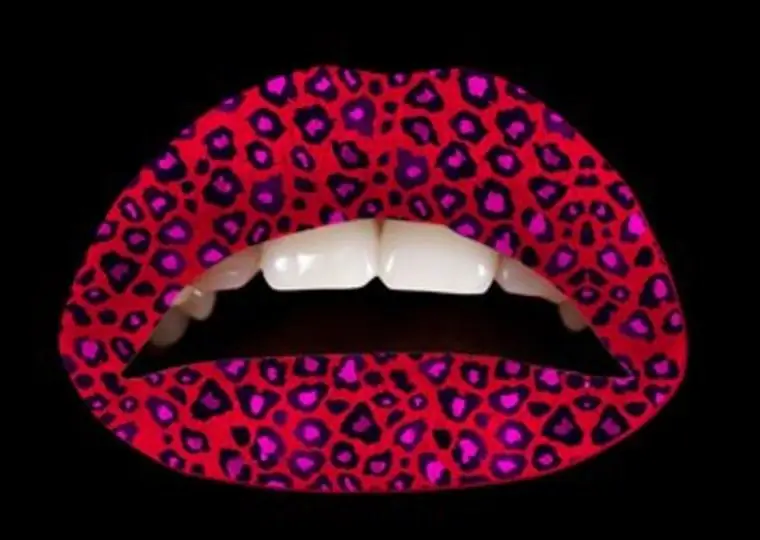 Violent Lips предлагает идеальный рисунок надутых губ
