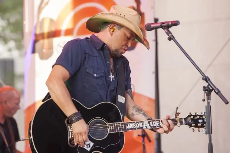 Джейсон Алдин выступает на TODAY Show Plaza