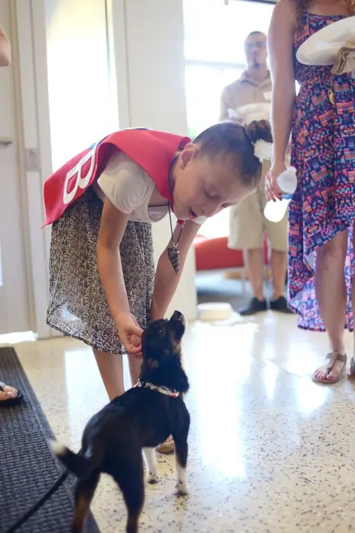 8-летняя Оливия Сагуаш со Спраут, спасительницей, перенесшей операцию по поводу заячьей губы