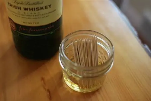 Зубочистки со вкусом, пропитанные виски Jameson. Зубочистки со вкусом, пропитанные виски Jameson.