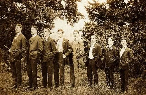 Как одеваться выше: 10 советов для невысоких мужчин