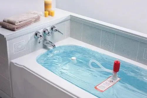 Система WaterBOB для аварийной подачи воды в ванну.