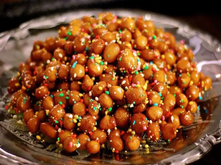 Struffoli-napoletani-dolce-tipico-natalizio-Campania Struffoli-napoletani-dolce-tipico-natalizio-Campania