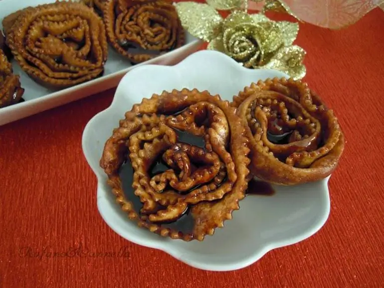 cartellate-pugliesi-dolce-tipico-di-Natale-Puglia cartellate-pugliesi-dolce-tipico-di-Natale-Puglia