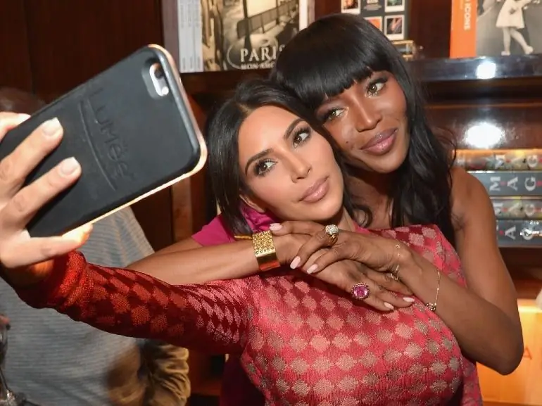 Naomi kim Kardashian selfie perfetto Naomi kim Kardashian selfie perfetto