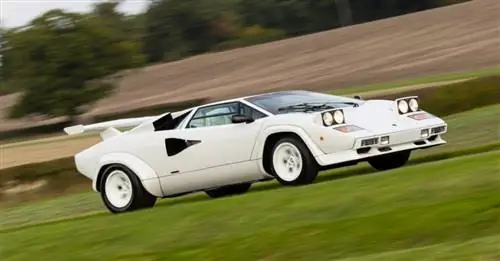 Этот классический Lamborghini Countach - мечта коллекционера автомобилей