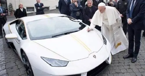 Кастомизированный Lamborghini Папы Римского только что продан на аукционе почти за 1 миллион долларов