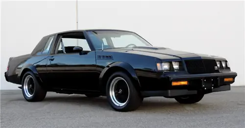 Два новых Buick Grand National были обнаружены в пыльном старом гараже, и мы хотим их обоих