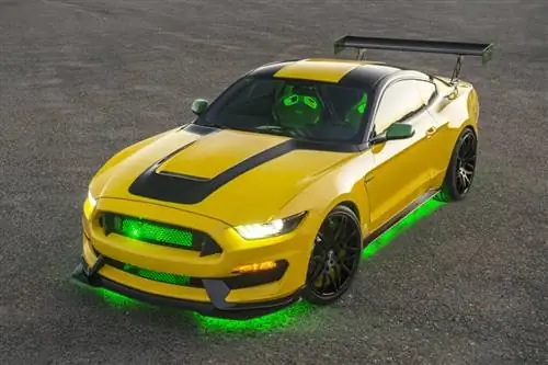 Взгляните на обжигающий кастомный мустанг Ford «Ole Yeller»