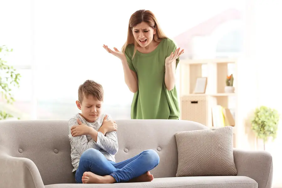 Дети ведут себя хуже с родителями?