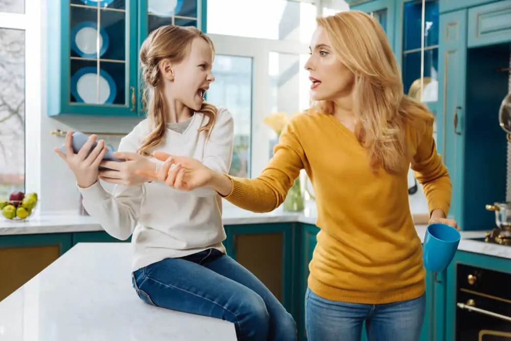 Могут ли родители проверять социальные сети своих детей?