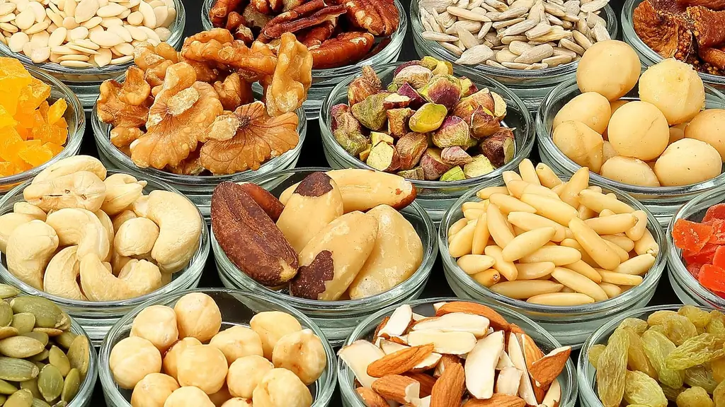 Орехи являются одним из продуктов, которые помогают вам спать во время беременности Орехи являются одним из продуктов, которые помогают вам спать во время беременности
