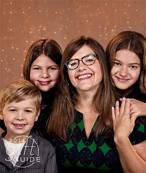 mom_holidayt-guide_madeline_v4