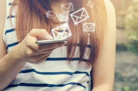 Не будь надоедливой мамой WhatsApp: 11 вещей, которые точно не стоит делать в школьной группе