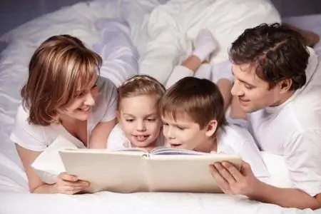 Читаете ли вы сказки своим детям на ночь? Только 13% родителей