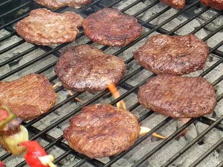В гамбургерах обнаружены сульфиты и незадекларированная конина