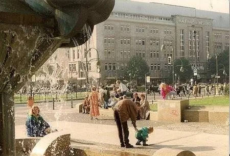 Бабушка и дедушка – новые товарищи по играм для детей?