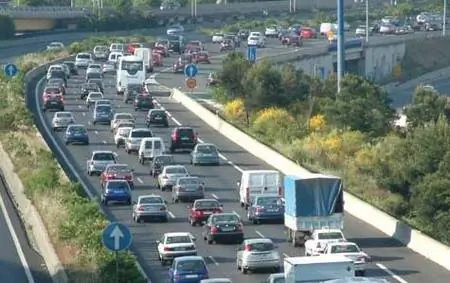 Жизнь рядом с автомагистралью во время беременности повышает риск детской лейкемии