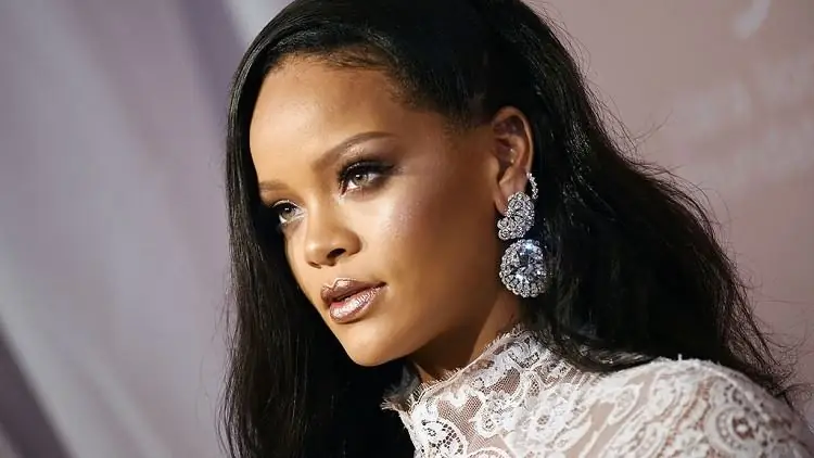 Новая коллекция Rihanna's Fenty в Париже Новая коллекция Rihanna's Fenty в Париже