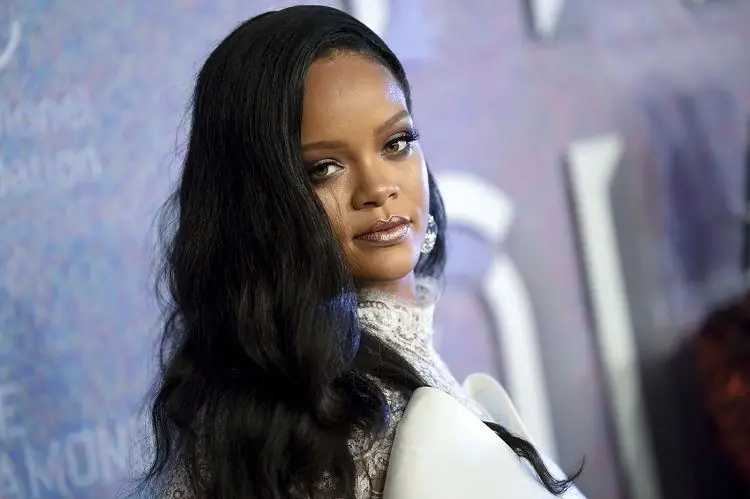Новый всплывающий магазин Rihanna's Fenty в Париже Новый всплывающий магазин Rihanna's Fenty в Париже