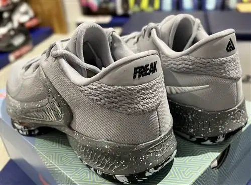 Nike Zoom Freak 4 Etched In Stone DJ6149-004 Дата выпуска Каблук Nike Zoom Freak 4 Etched In Stone DJ6149-004 Дата выпуска Каблук