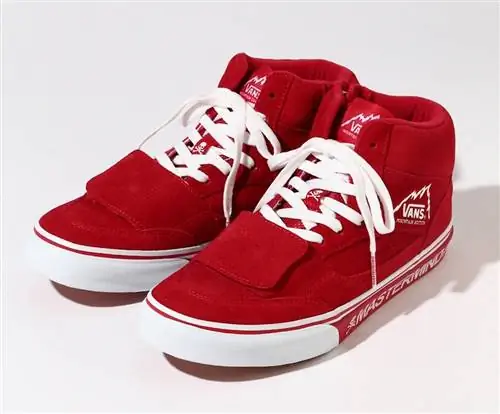Вдохновитель JAPAN представляет Vans Mountain Edition в красном цвете