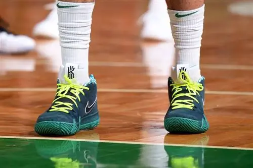 Nike Kyrie 4 зеленый лобстер