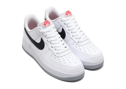 Nike Air Force 1 в ярком свете