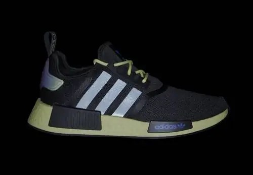 Adidas NMD R1 Core Black Pulse Yellow GY8281 Дата выпуска Adidas NMD R1 Core Black Pulse Yellow GY8281 Дата выпуска