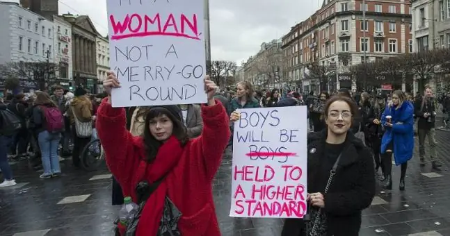 Протесты IBelieveHer - это нечто гораздо большее, чем любое отдельное судебное разбирательство