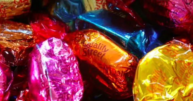 Quality Street только что выпустила свой первый адвент-календарь за 82 года, и мы возьмем 10