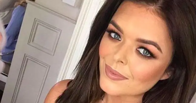 НАДО! Doireann Garrihy снова впечатляет в летнем платье Zara за 50 евро